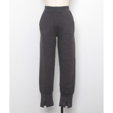 センタースリット入りニットパンツ